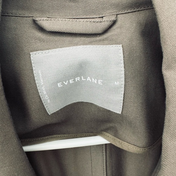 Everlane Lightweight Trench Coat - Picture 4 of 4